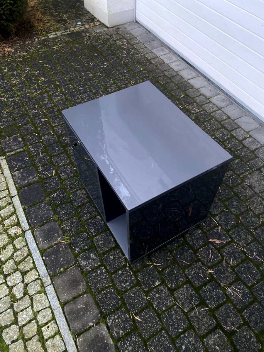 Тумбочка / шкафчик на колёсиках