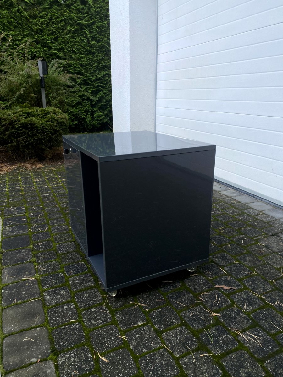 Тумбочка / шкафчик на колёсиках