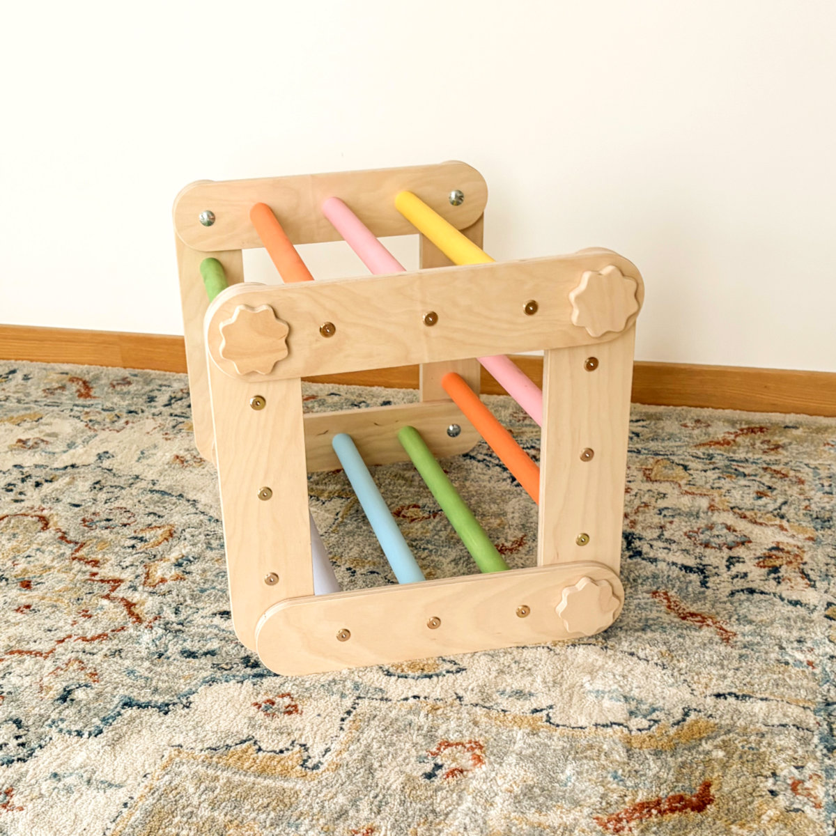 Transformējamais trijstūris ar slidkalniņu 