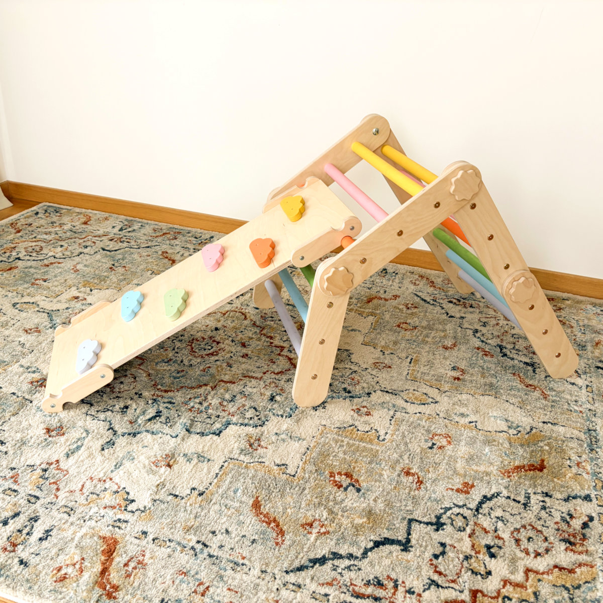 Transformējamais trijstūris ar slidkalniņu 