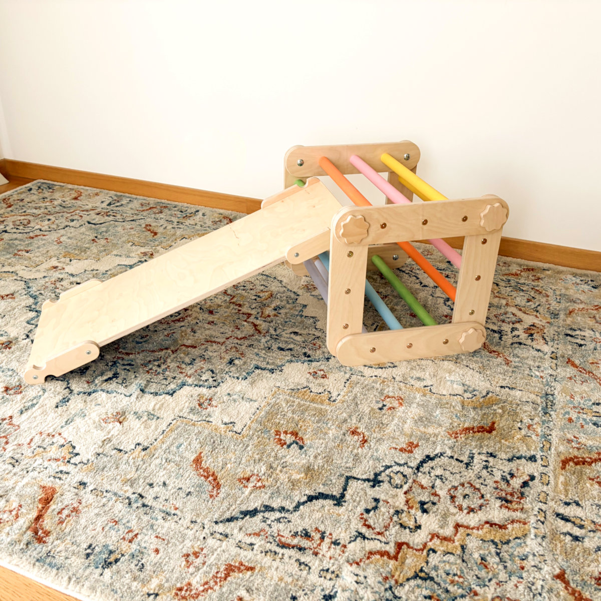 Transformējamais trijstūris ar slidkalniņu 