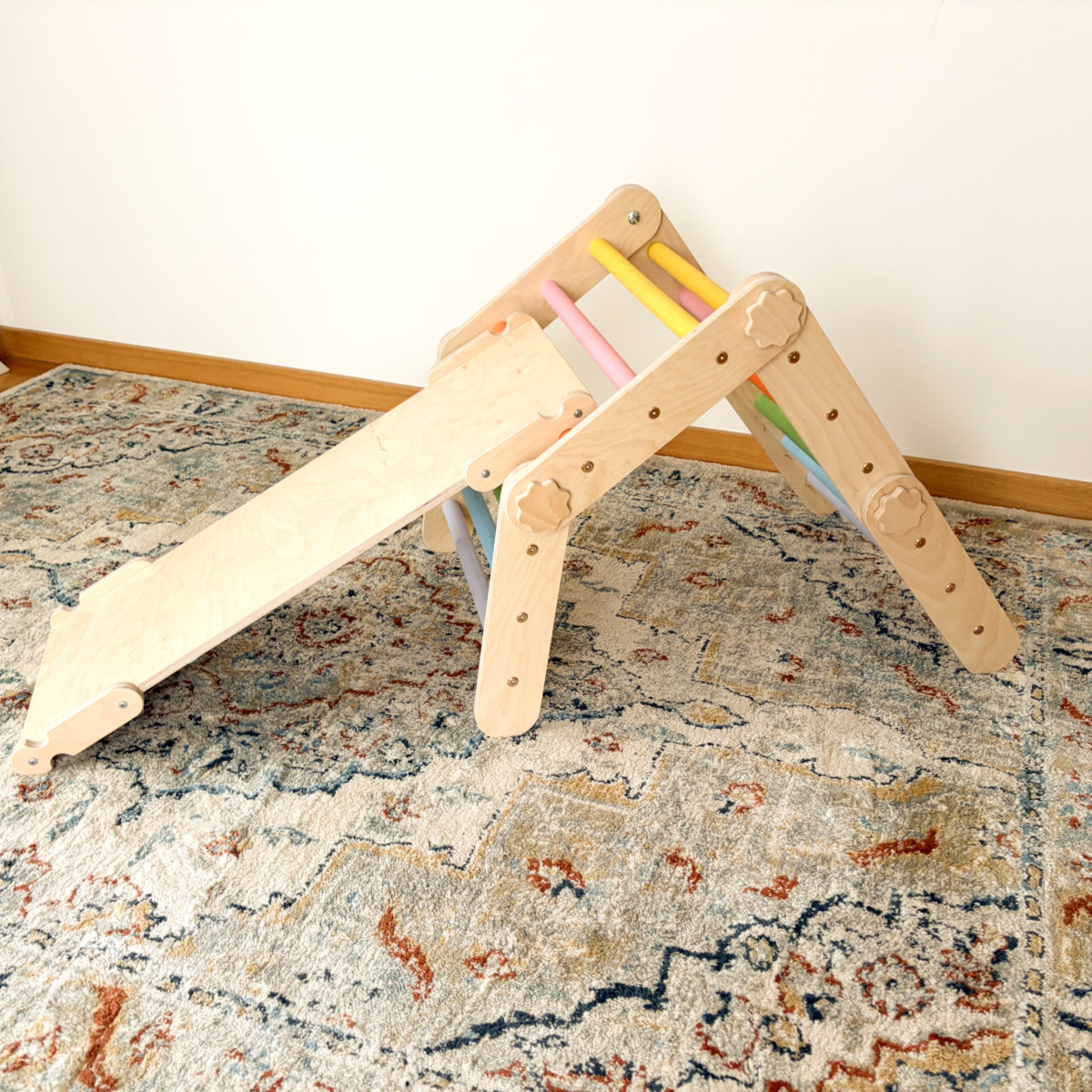 Transformējamais trijstūris ar slidkalniņu 