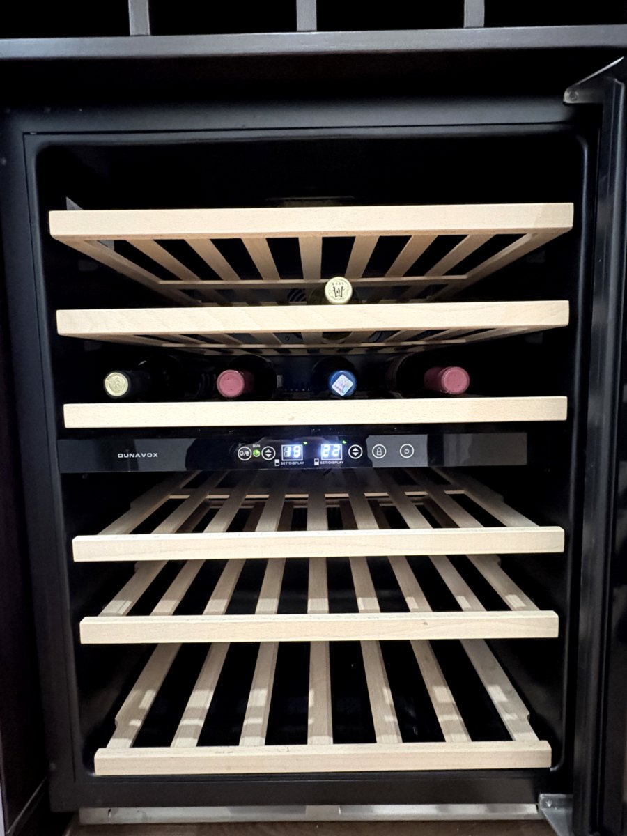 Pārdodu Dunavox DX-51.150DSK/DP vīna skapi