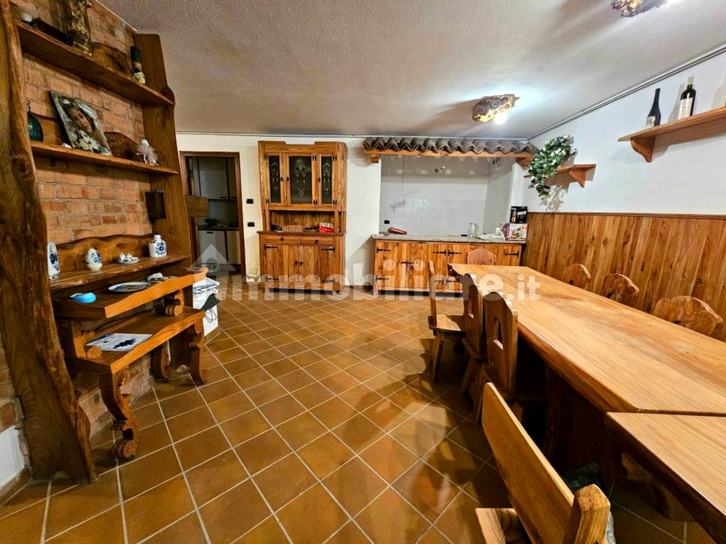 Villa ar baseinu un privātu parku Ziemeļitālijā