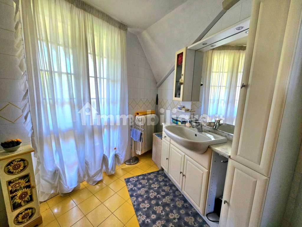 Villa ar baseinu un privātu parku Ziemeļitālijā