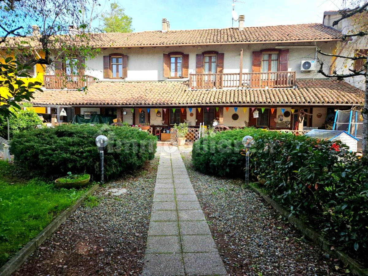 Māja Ziemeļitālijā ar plašu dārzu tikai 140 000 €