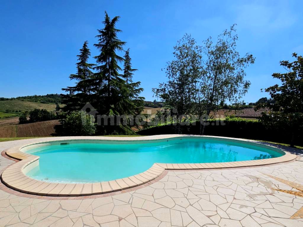 Villa ar baseinu un privātu parku Ziemeļitālijā