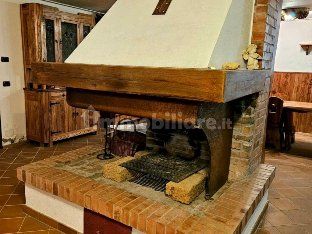 Villa ar baseinu un privātu parku Ziemeļitālijā