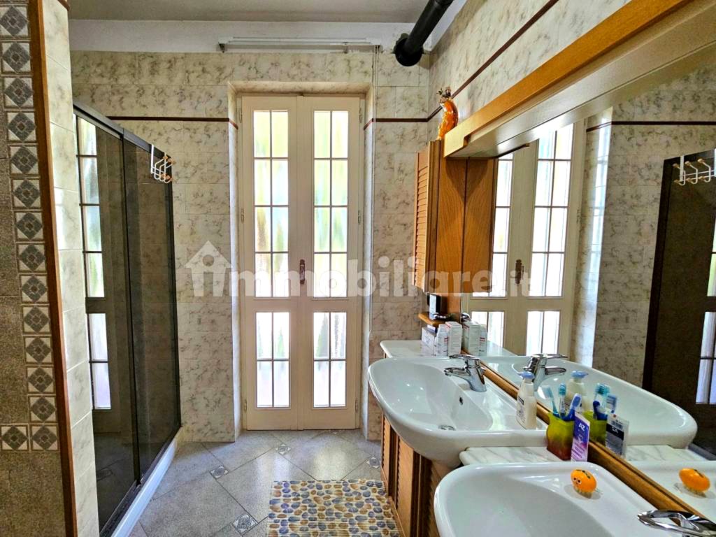 Villa ar baseinu un privātu parku Ziemeļitālijā