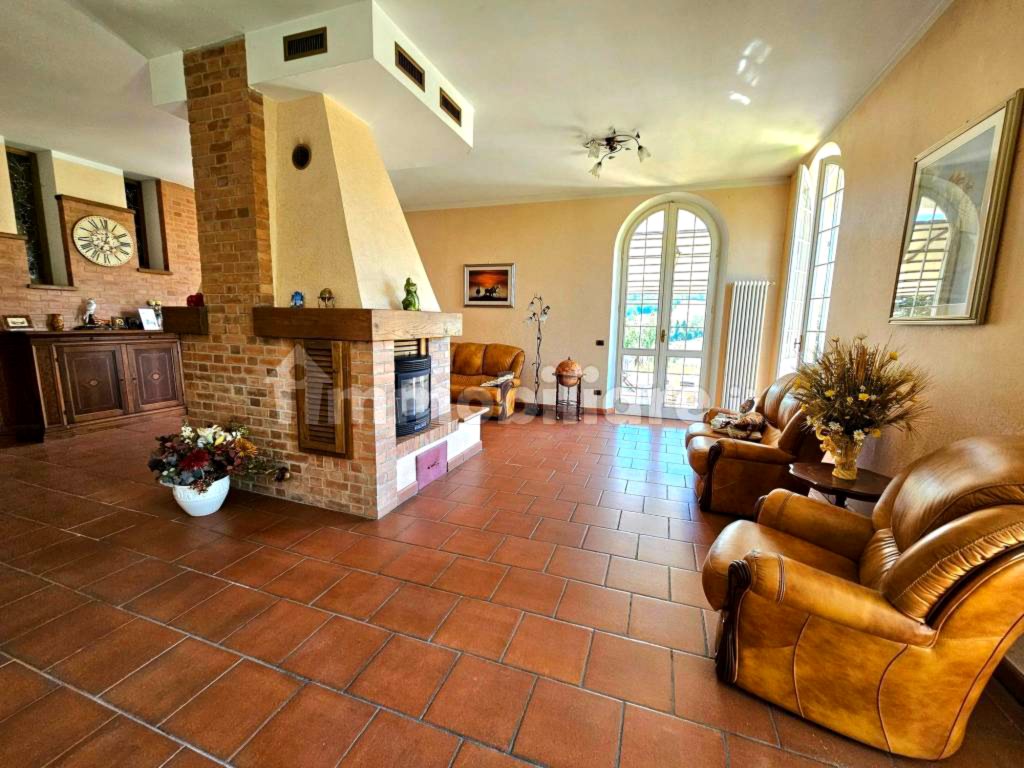 Villa ar baseinu un privātu parku Ziemeļitālijā