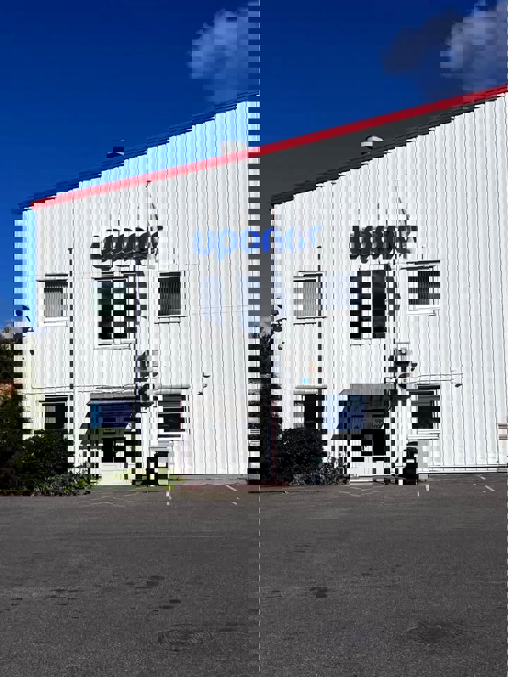 Izīrē komerctelpas Ganību dambī 7a