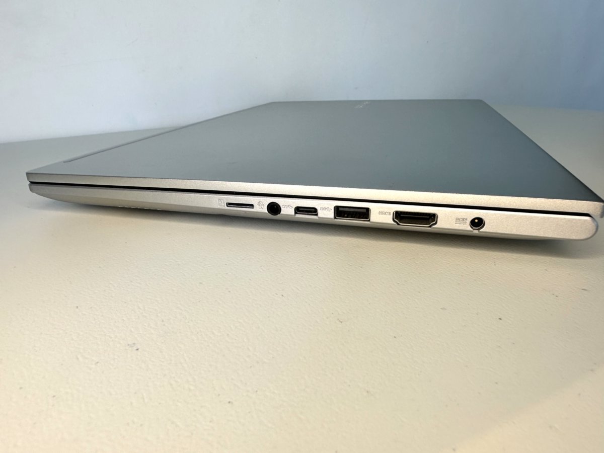 Lietots. Asus Vivobook K513EA. 2.5 Tb, Oled 15.6", Intel i5, Harman/kardon.