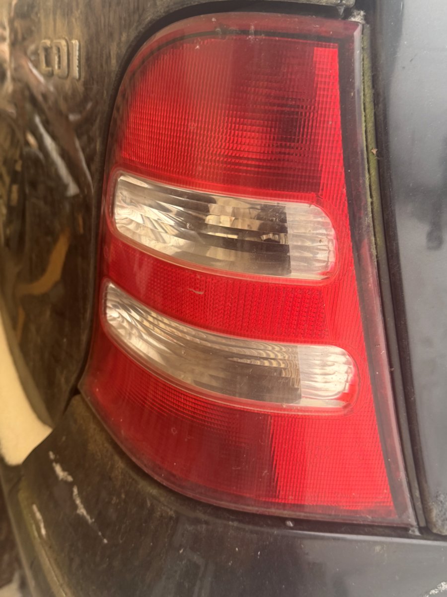 Mercedes-Benz A-Class W168 aizmugurējo lukturu komplekts (kreisais + labais)