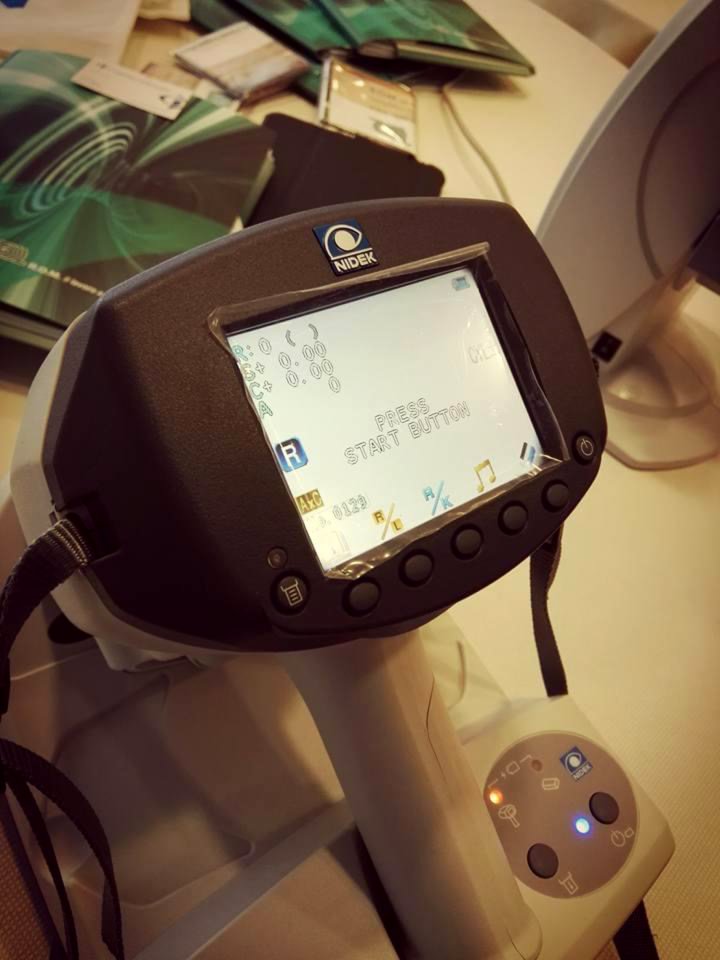 Nidek HandyRef-K Handheld Ref/Keratometer