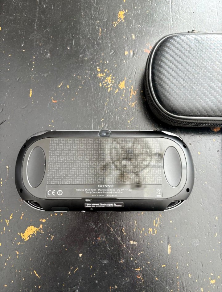 PlayStation PS Vita 1004 modelis 