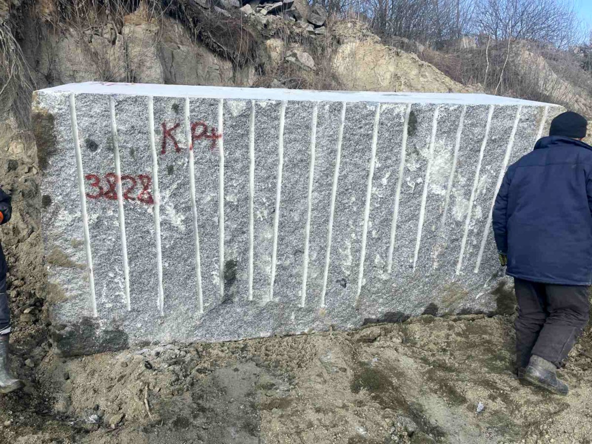 Grey Ukraine granīta bloki — 400 EUR/m³ EXW Ukraina