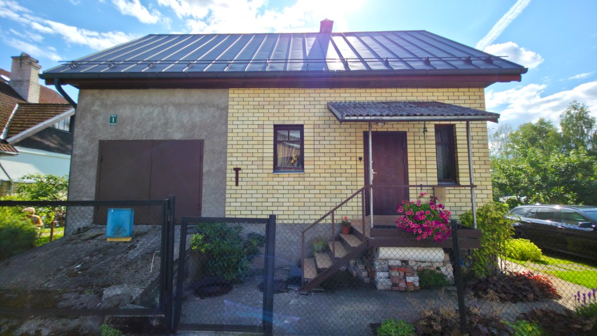 Pārdodam divstāvu māju pie Lielā Baltezera