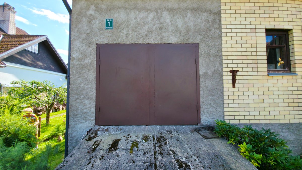 Pārdodam divstāvu māju pie Lielā Baltezera