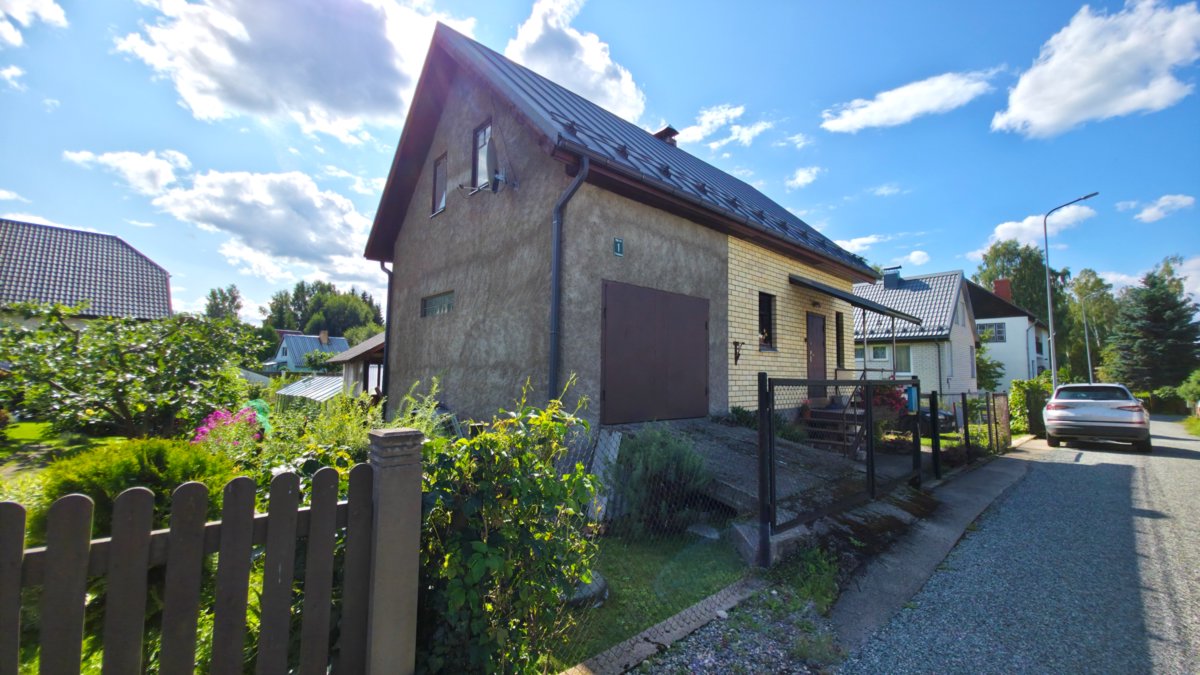 Pārdodam divstāvu māju pie Lielā Baltezera