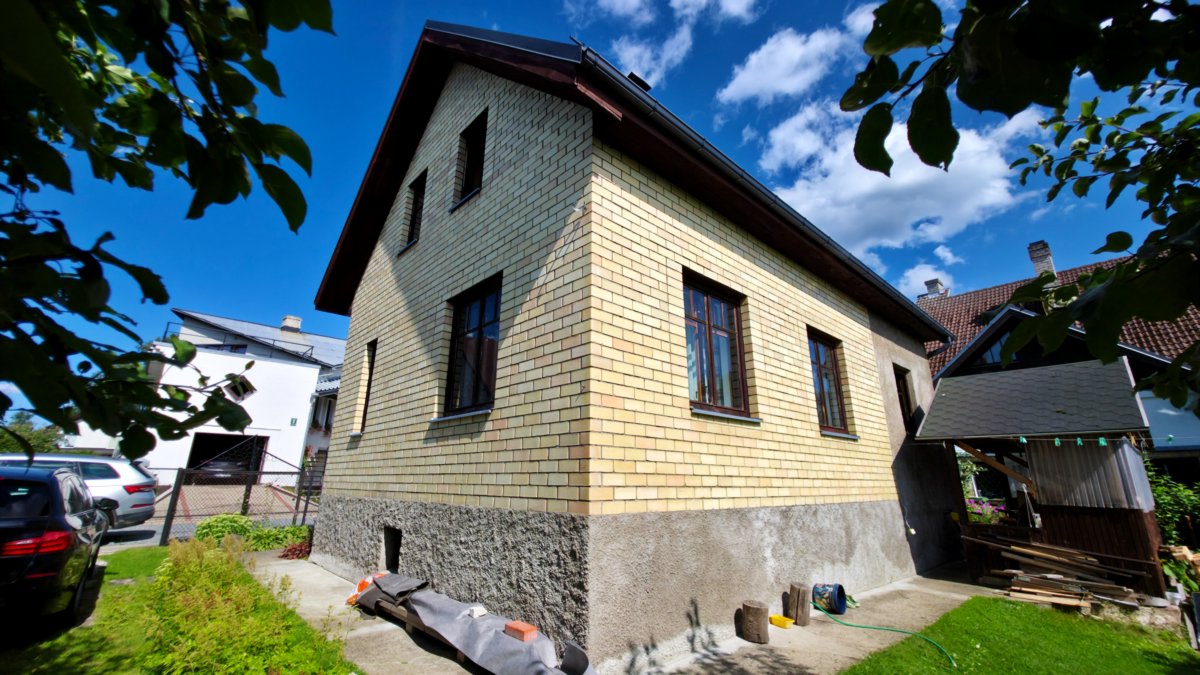 Pārdodam divstāvu māju pie Lielā Baltezera