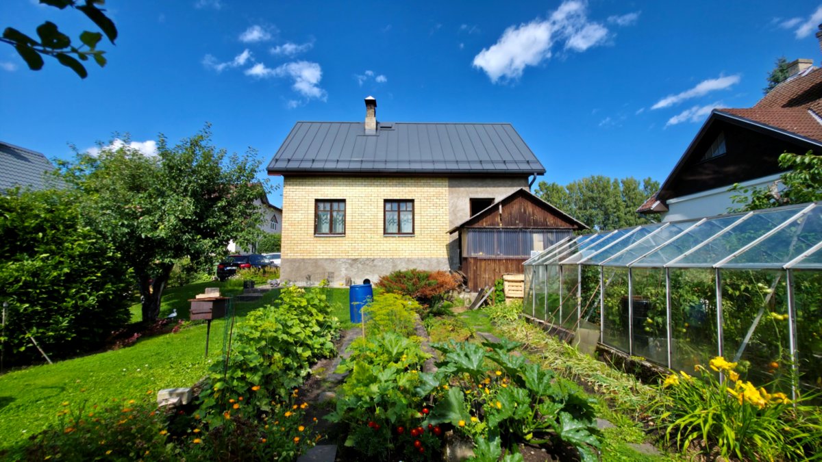 Pārdodam divstāvu māju pie Lielā Baltezera